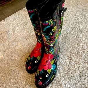 Women’s rain boots size 10